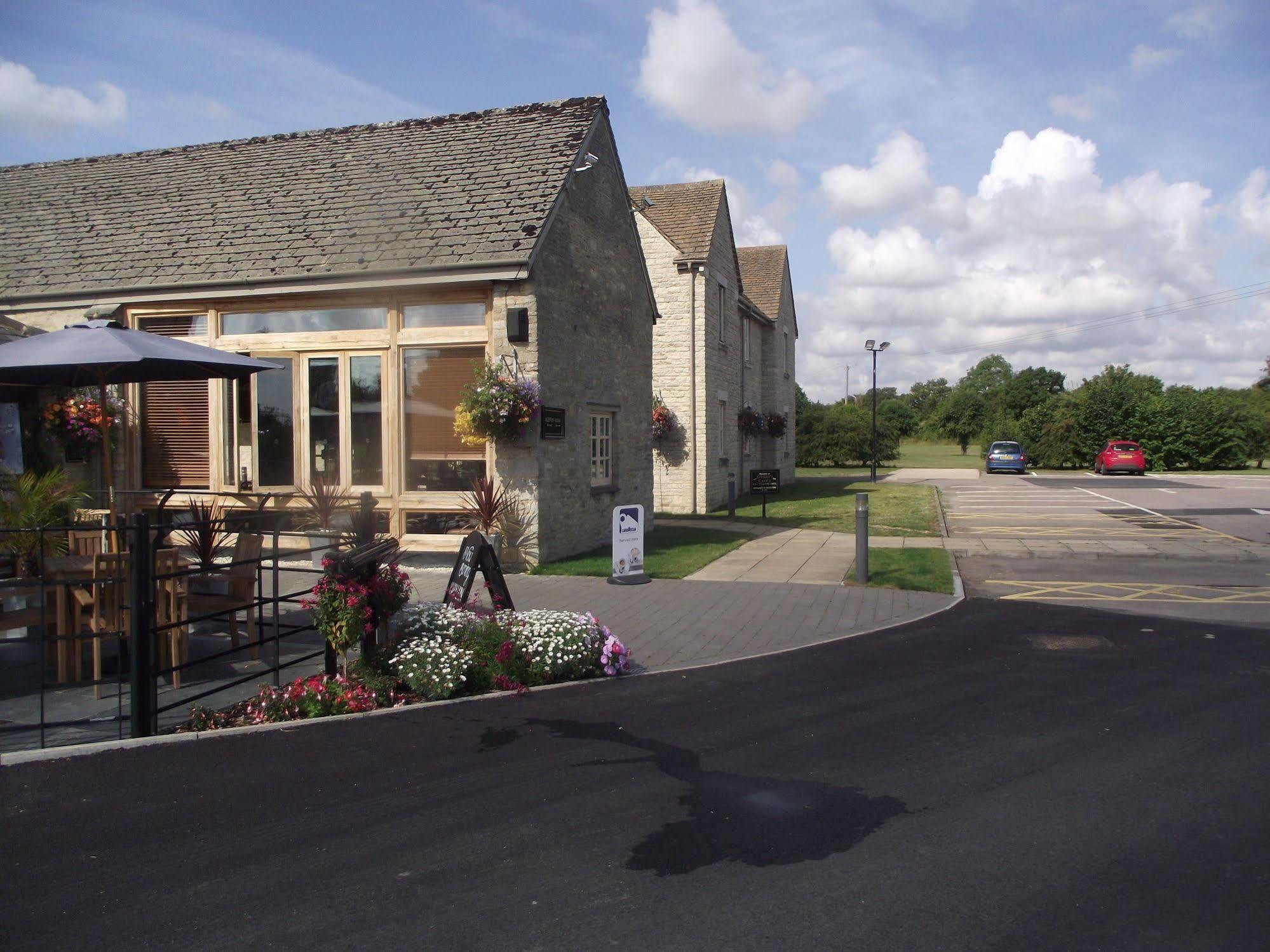 Motel Sturdys Castle Kidlington Esterno foto