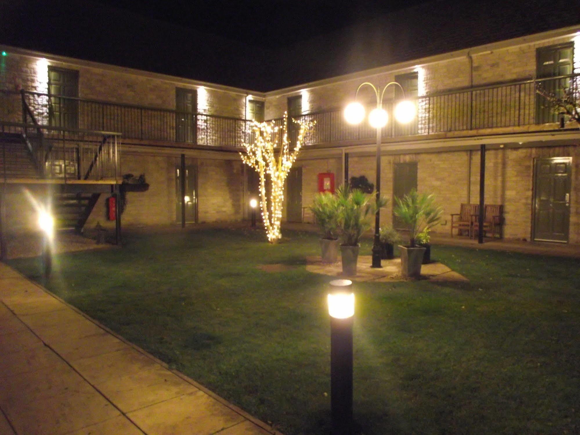 Motel Sturdys Castle Kidlington Esterno foto